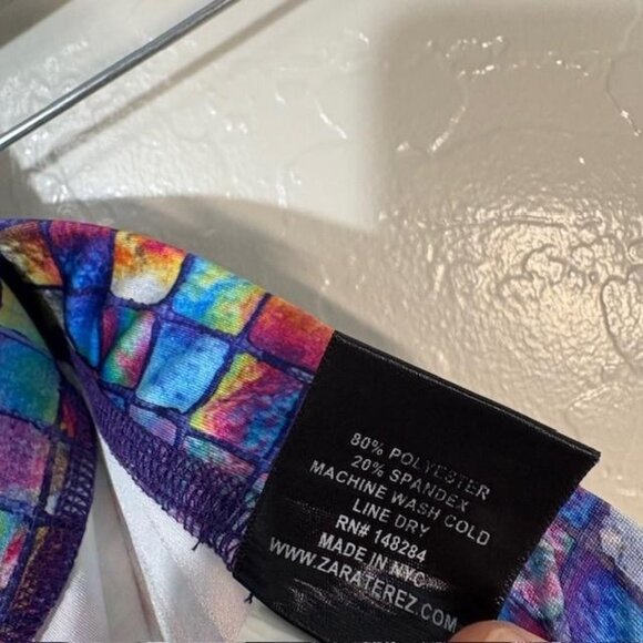 Zara Terez Leggings Womens Small Mosaic Print Capri ZT Performance Made USA Yoga - Picture 5 of 8